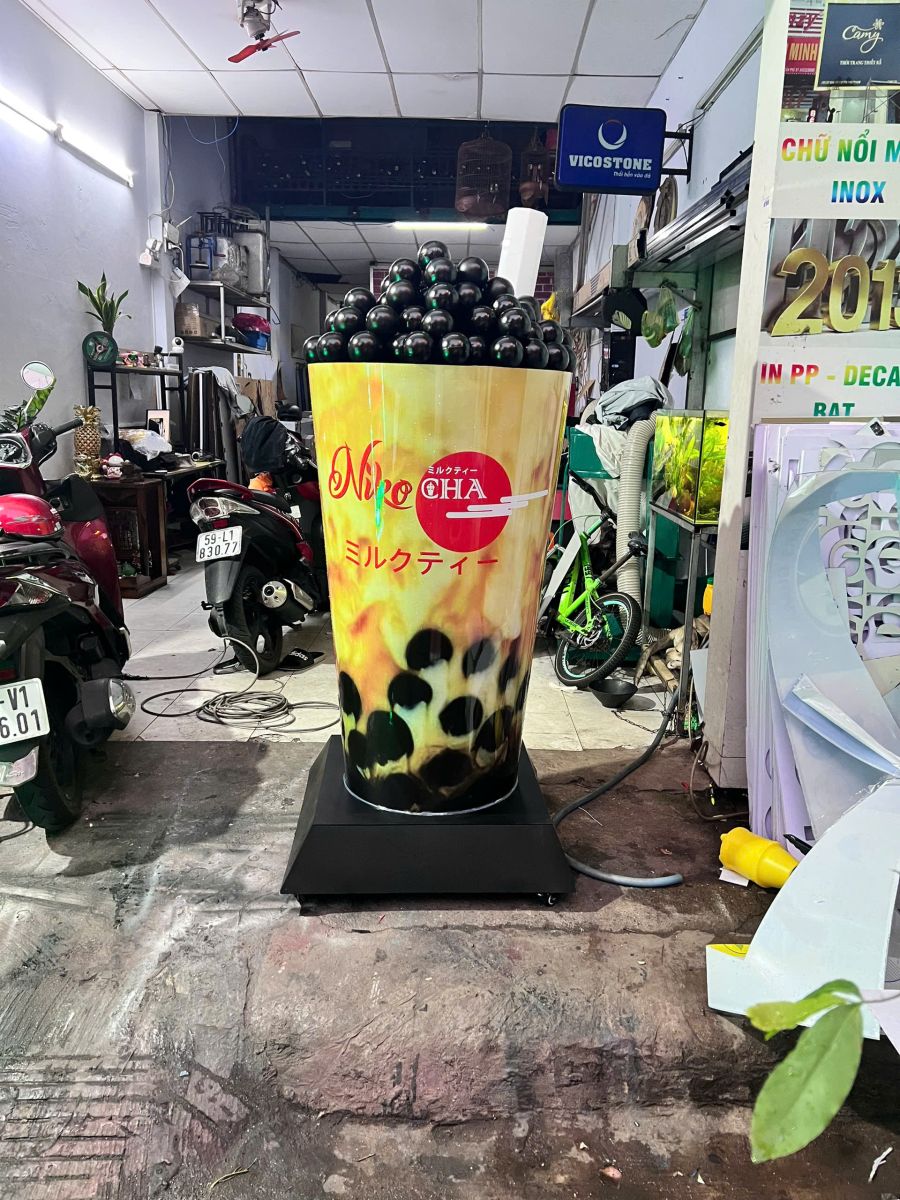 Mô Hình Ly Trà Sữa Khổng Lồ Tại Bình Dương 2