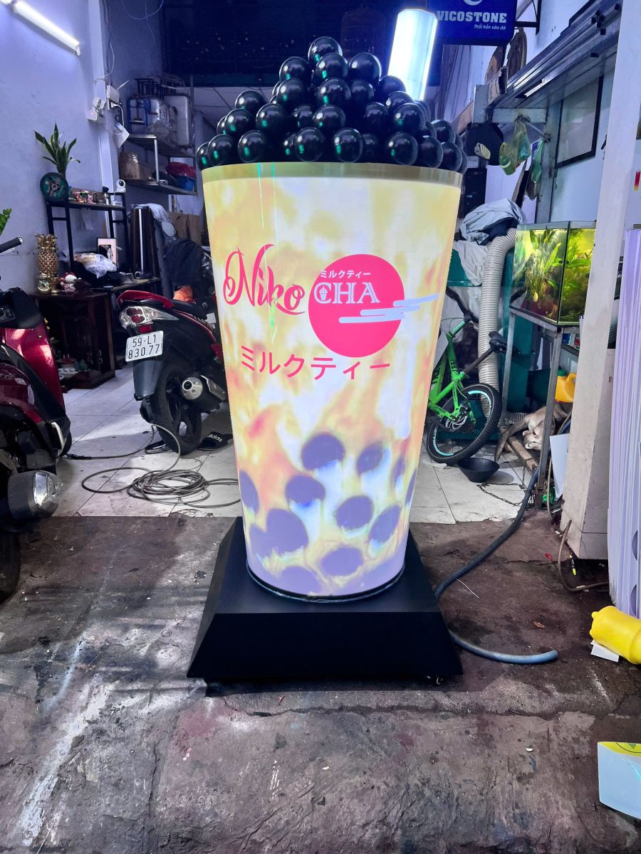 Mô Hình Ly Trà Sữa Khổng Lồ Tại Bình Dương 3