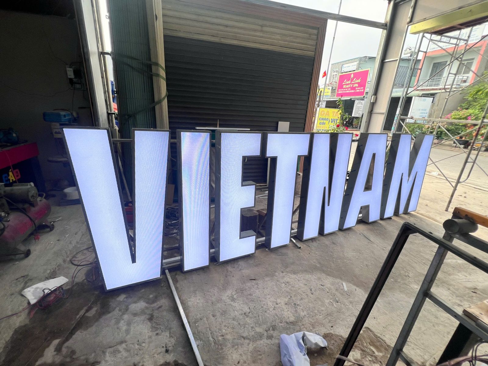 Bảng hiệu chữ nổi đèn led